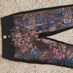 NWOT Venus Brocade and Black Skinny Jeans size 4